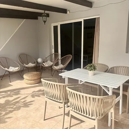 La Casita De Mon -